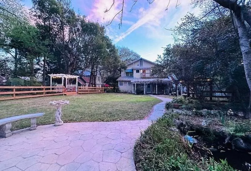 Grady House Bed & Breakfast