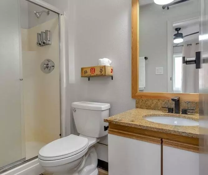 Highliner Hotel   King Rooms With City & Park Views