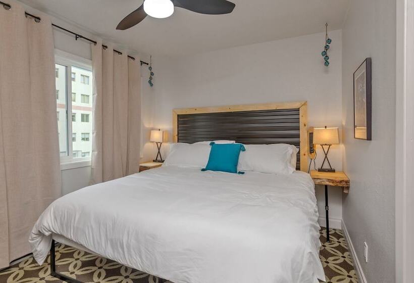 Highliner Hotel King Rooms With City & Park Views