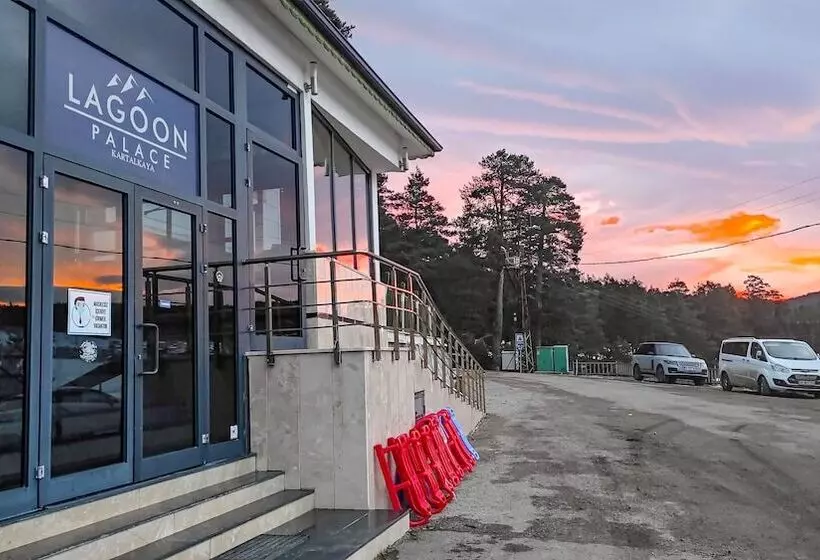 Hotelli Lagoon Palace