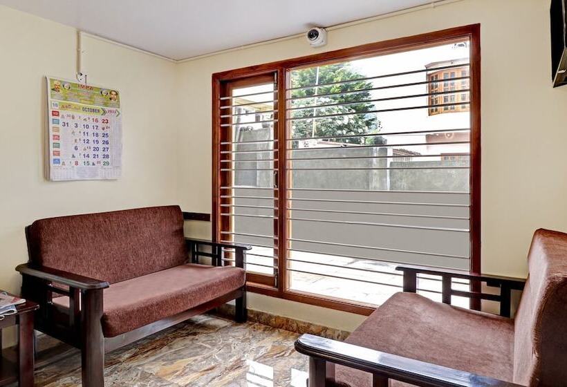 Hotel Treebo Aall Season