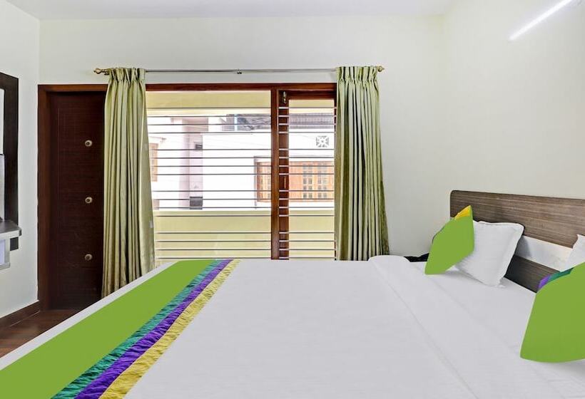 Hotel Treebo Aall Season