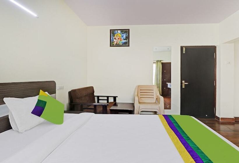 Hotel Treebo Aall Season