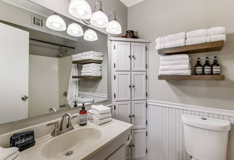 Mesa Outdoor Oasis W/ Private Pool & Patio!