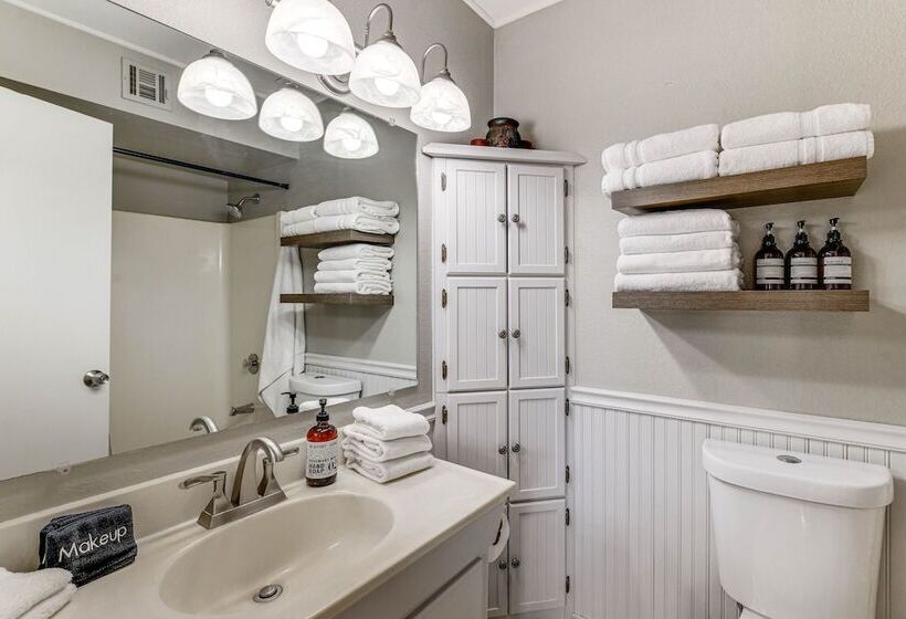 Mesa Outdoor Oasis W/ Private Pool & Patio!