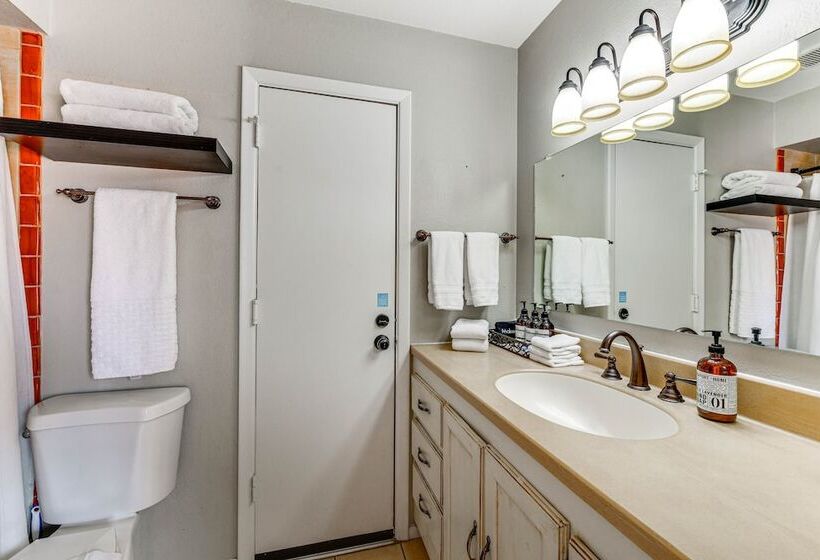 Mesa Outdoor Oasis W/ Private Pool & Patio!