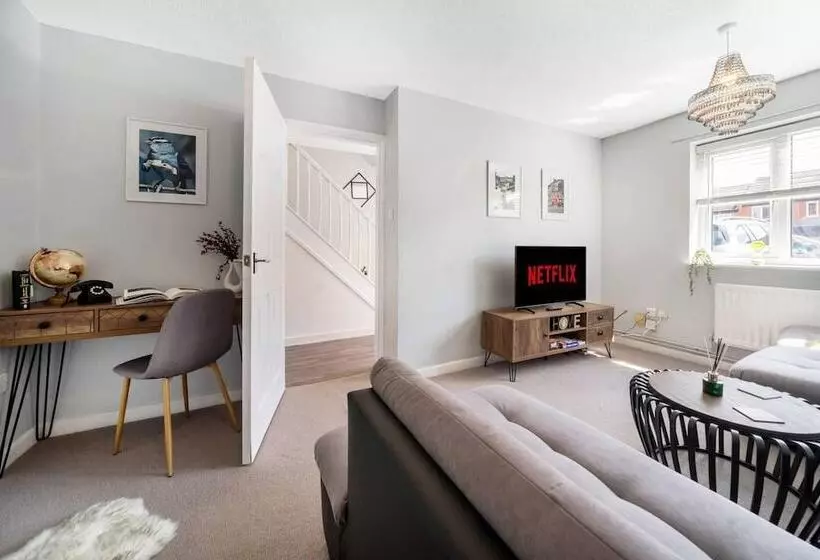 レジデンス Spacious 3 Bed House Garden Parking Wifi Smart Tv