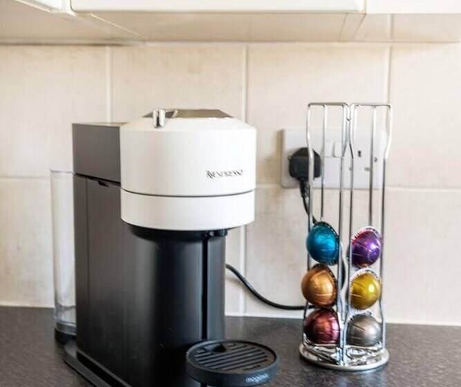 إقامة Spacious 3 Bed House Garden Parking Wifi Smart Tv