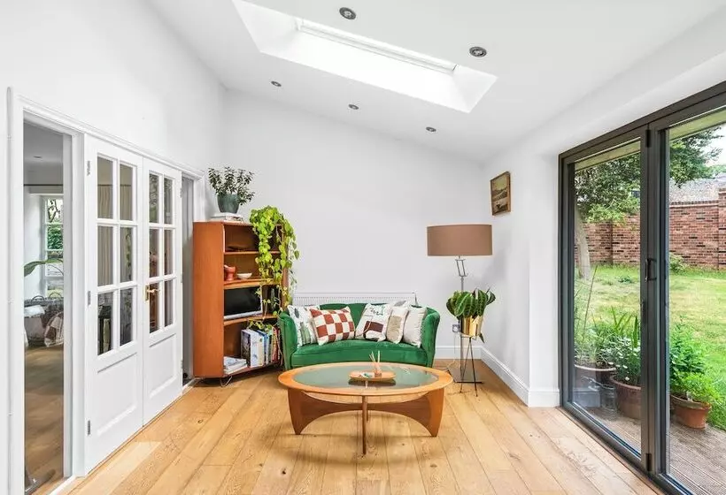 Residenssi Stunning 3 Bed House In Saffron Walden