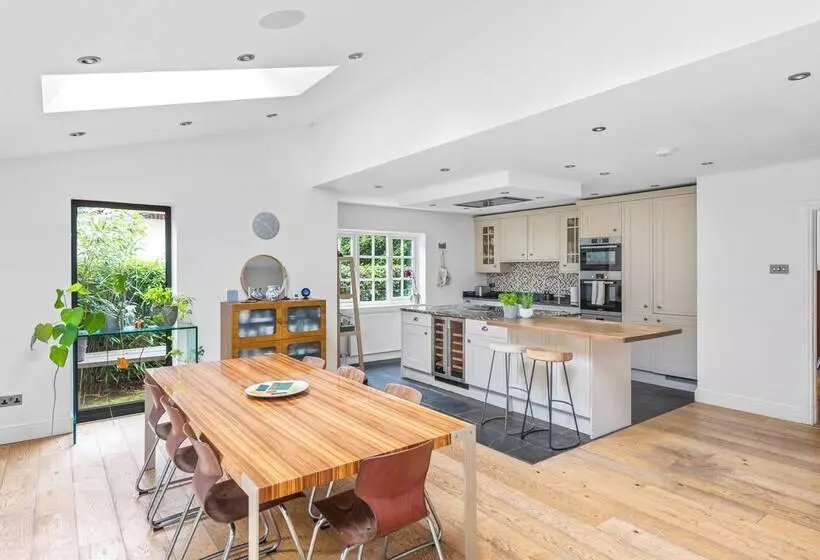 Residenssi Stunning 3 Bed House In Saffron Walden