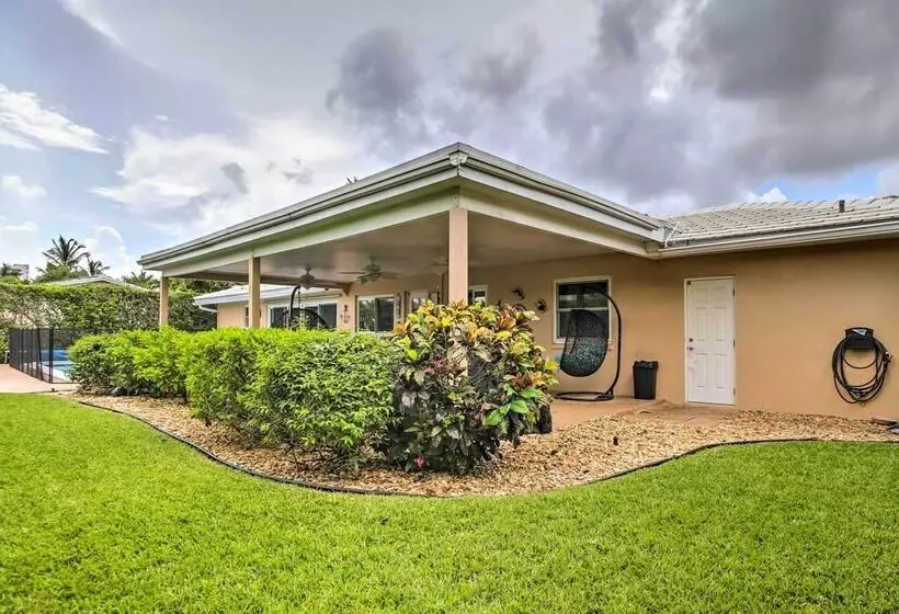 Riviera Beach Vacation Home W/ Pool: Walk To Beach