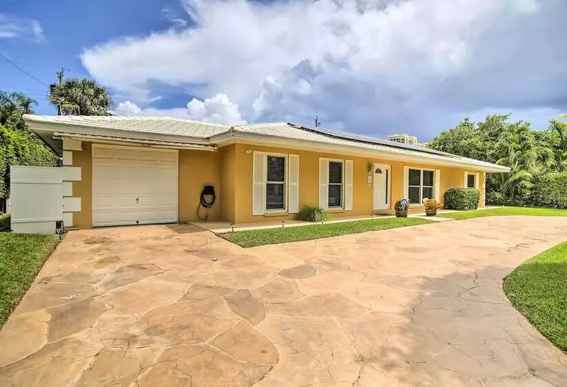 Riviera Beach Vacation Home W/ Pool: Walk To Beach