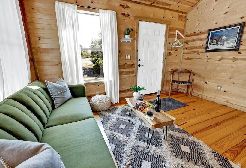 Rocky Ridge Cedar Cabin With Hot Tub & Amazing Views