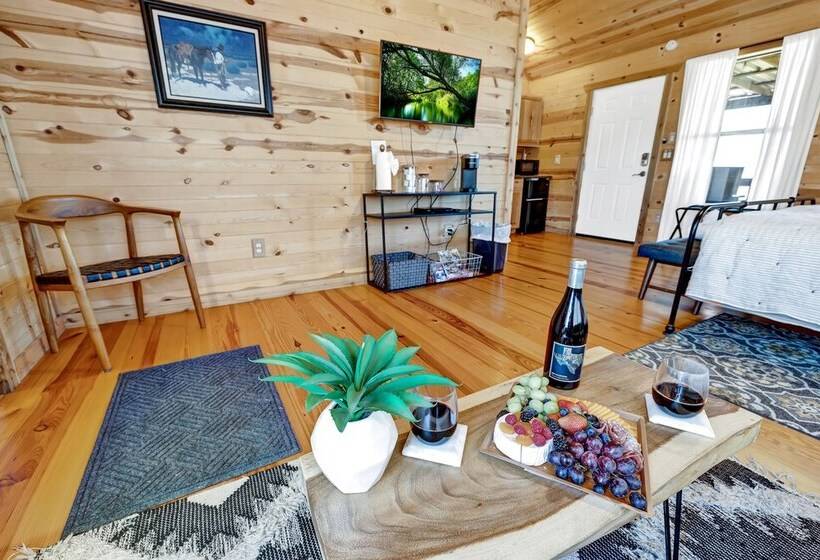 Rocky Ridge Cedar Cabin With Hot Tub & Amazing Views