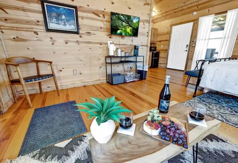Rocky Ridge Cedar Cabin With Hot Tub & Amazing Views