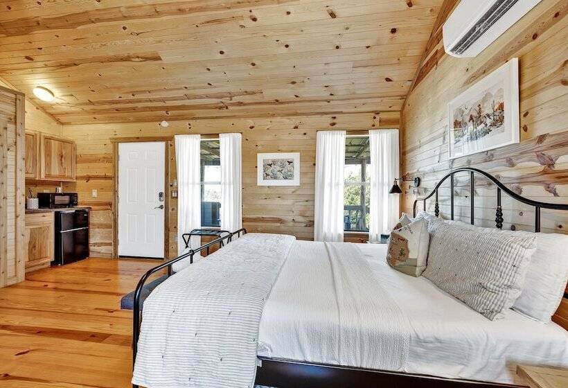 Rocky Ridge Cedar Cabin With Hot Tub & Amazing Views