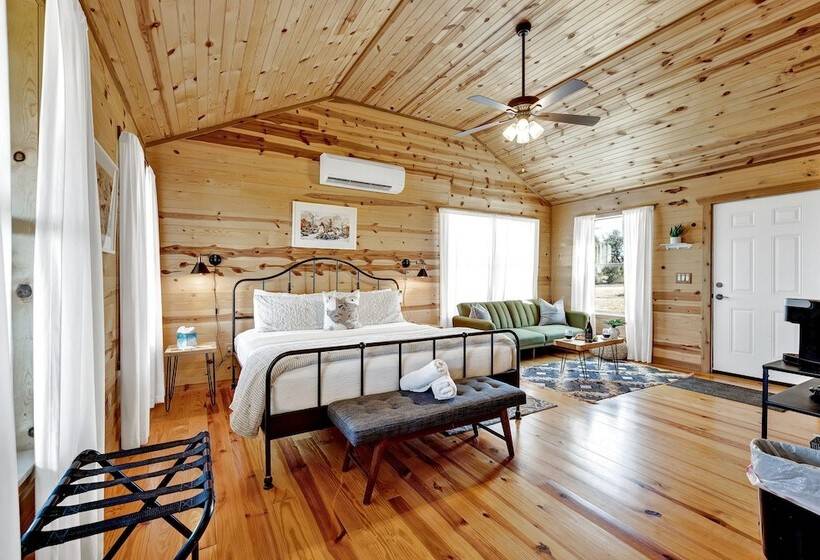 Rocky Ridge Cedar Cabin With Hot Tub & Amazing Views