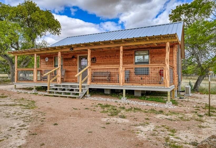 Rustic Cabin With Firepit And Grill   10 Mins To Main St