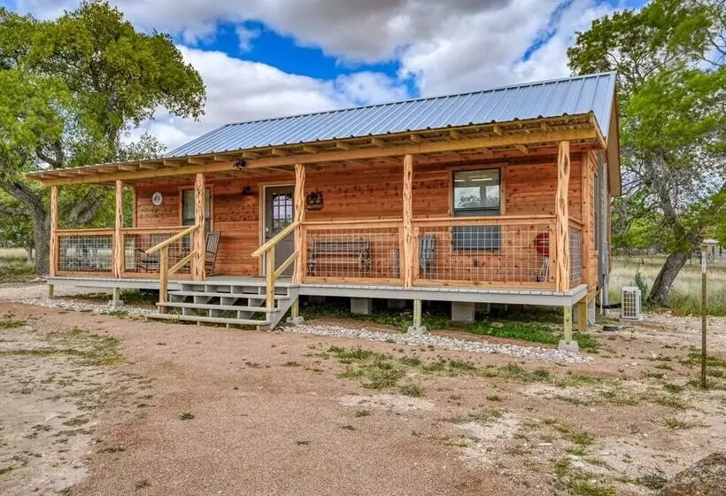 Rustic Cabin With Firepit And Grill   10 Mins To Main St