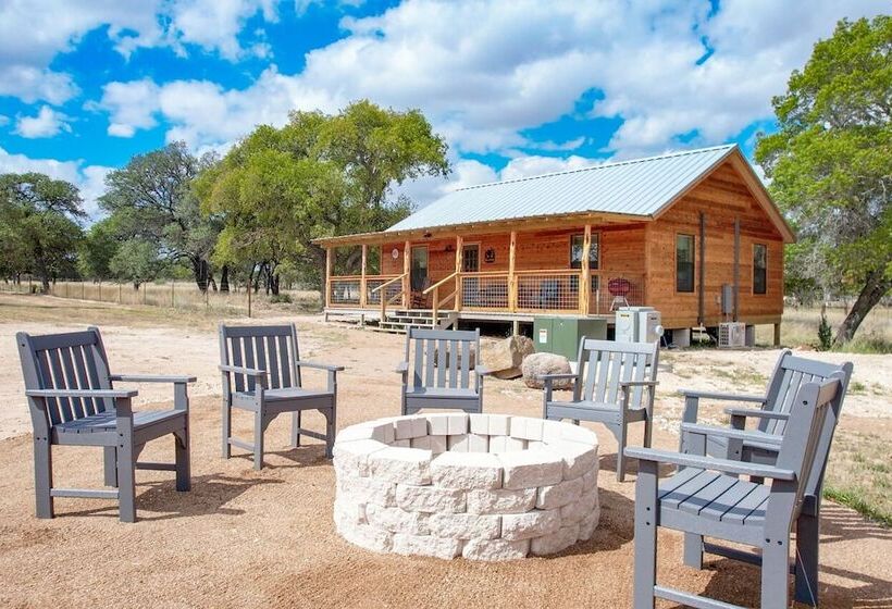 Rustic Cabin With Firepit And Grill   10 Mins To Main St