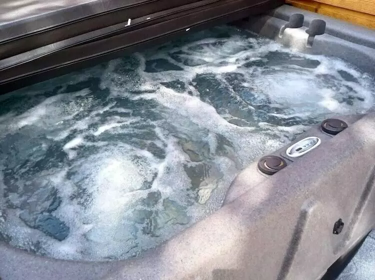 Rustic Cabin With Firepit And Grill   10 Mins To Main St