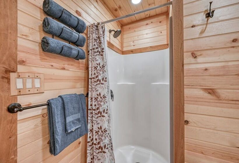 Rustic Cabin With Firepit And Grill   10 Mins To Main St