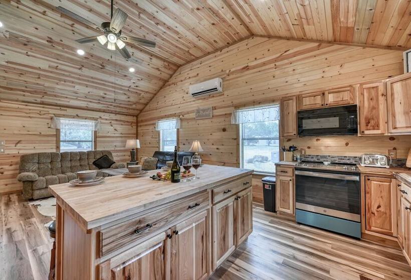 Rustic Cabin With Firepit And Grill   10 Mins To Main St