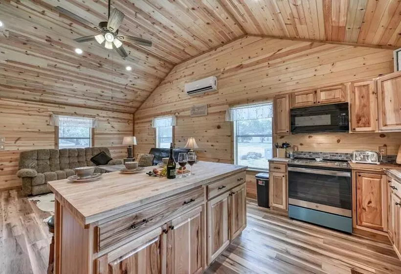 Rustic Cabin With Firepit And Grill   10 Mins To Main St