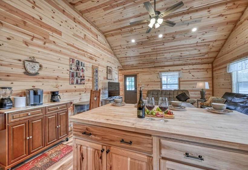 Rustic Cabin With Firepit And Grill   10 Mins To Main St