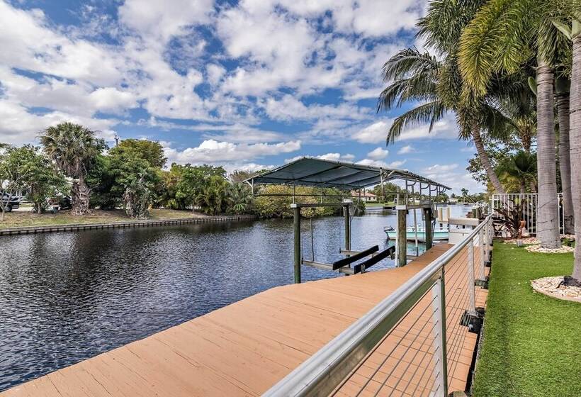 Sunny Waterfront Home By West Palm W/ Hot Tub!