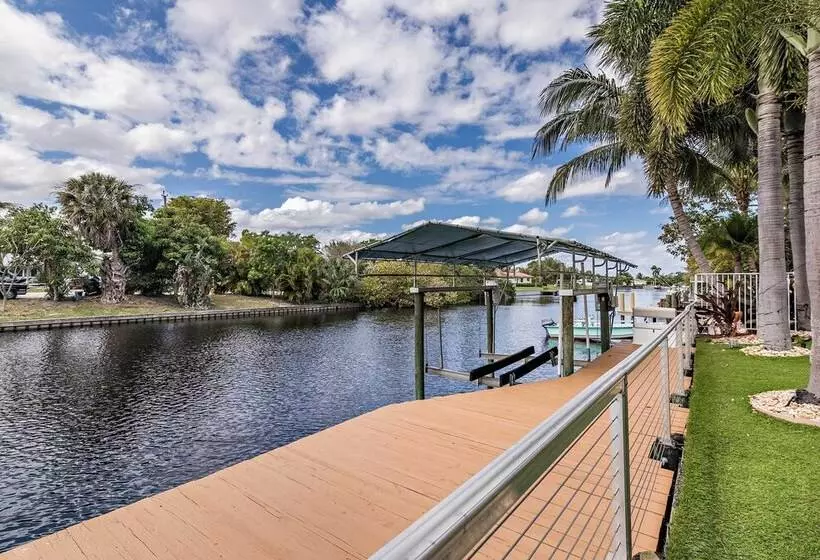 Sunny Waterfront Home By West Palm W/ Hot Tub!
