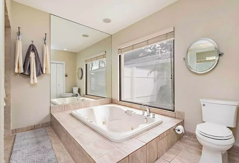 Sunny Waterfront Home By West Palm W/ Hot Tub!