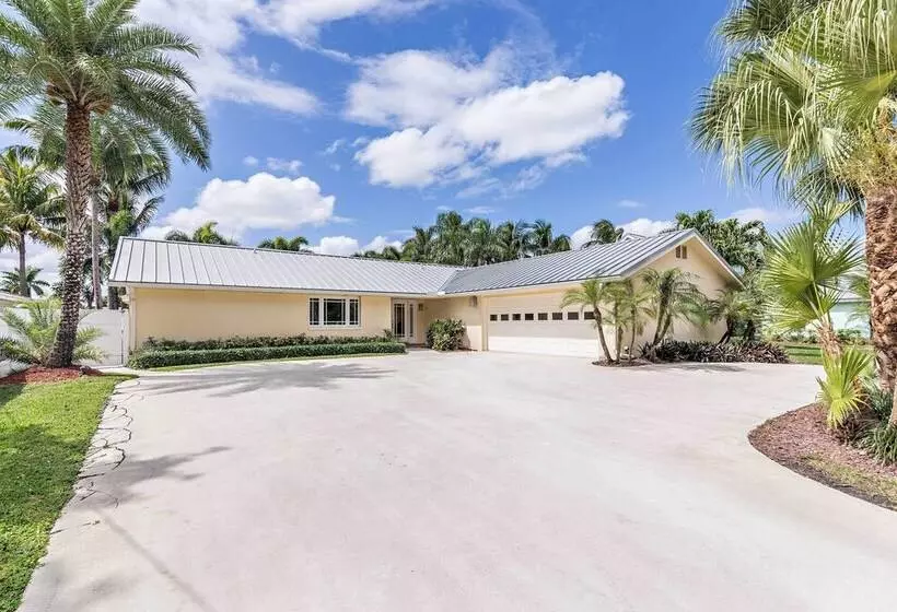 Sunny Waterfront Home By West Palm W/ Hot Tub!