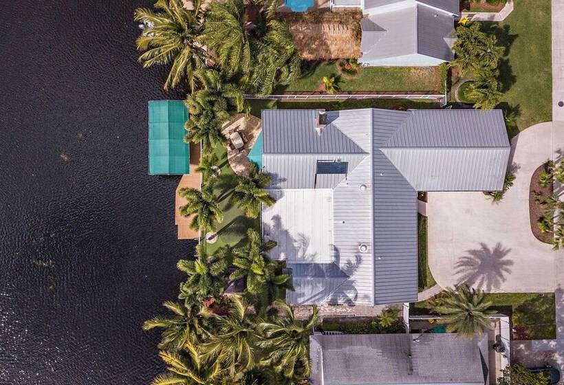 Sunny Waterfront Home By West Palm W/ Hot Tub!