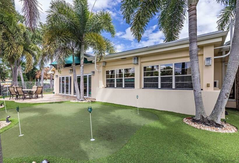 Sunny Waterfront Home By West Palm W/ Hot Tub!