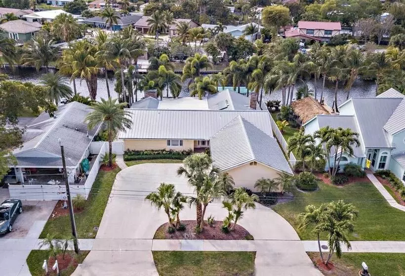 Sunny Waterfront Home By West Palm W/ Hot Tub!