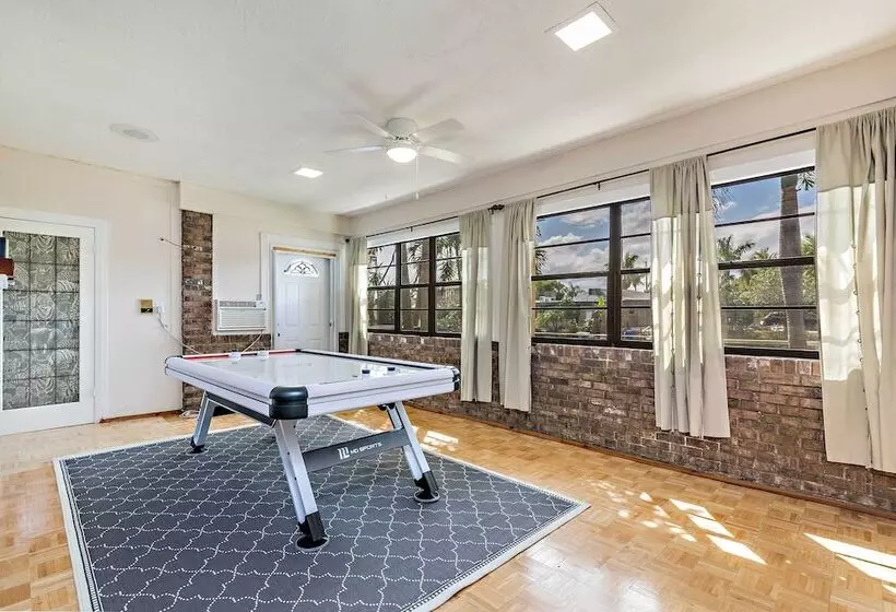 Sunny Waterfront Home By West Palm W/ Hot Tub!