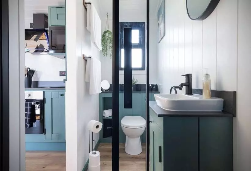 Willows Rest   1 Bed Shepherd S Hut   Pentlepoir