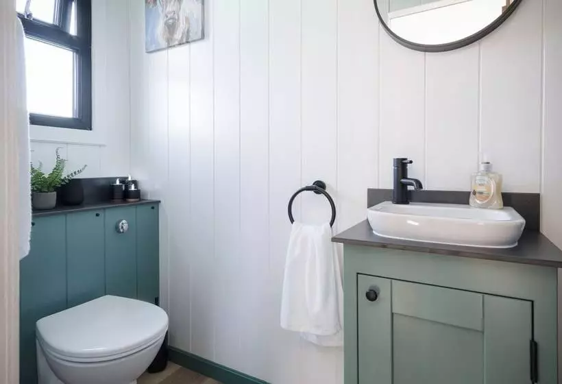 Willows Rest   1 Bed Shepherd S Hut   Pentlepoir