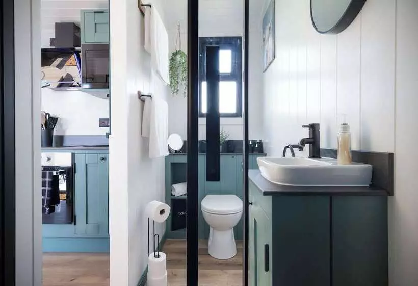 Willows Rest   1 Bed Shepherd S Hut   Pentlepoir