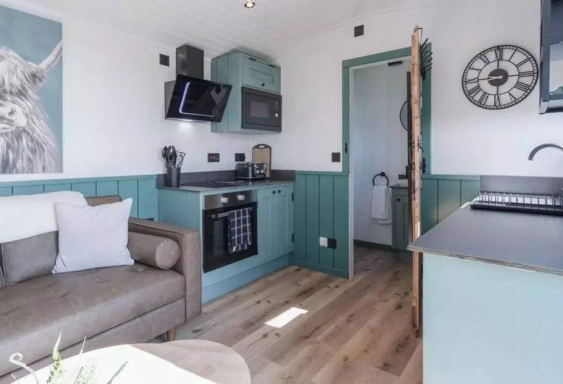 Willows Rest   1 Bed Shepherd S Hut   Pentlepoir