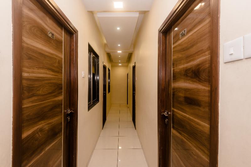 Отель Airport Metro