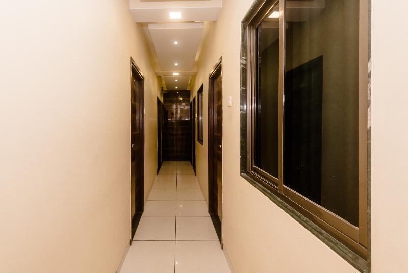 Отель Airport Metro