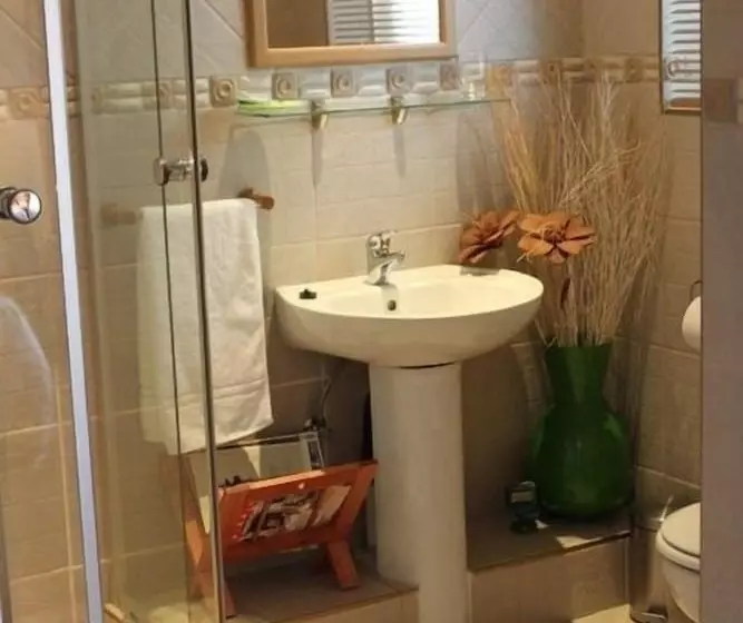 Hotelli Birdsong Guest House