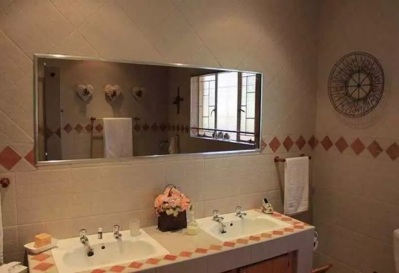 Hotelli Birdsong Guest House