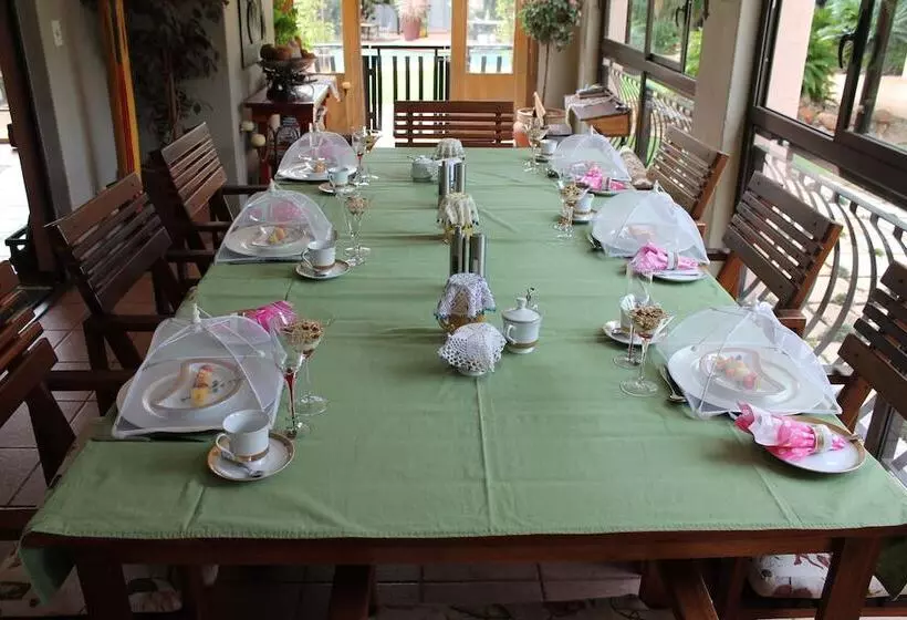 Hotelli Birdsong Guest House