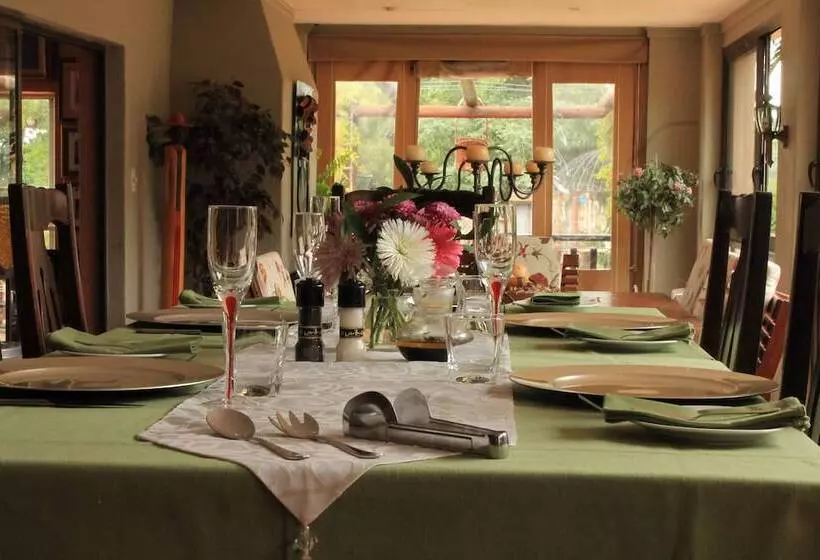Hotelli Birdsong Guest House