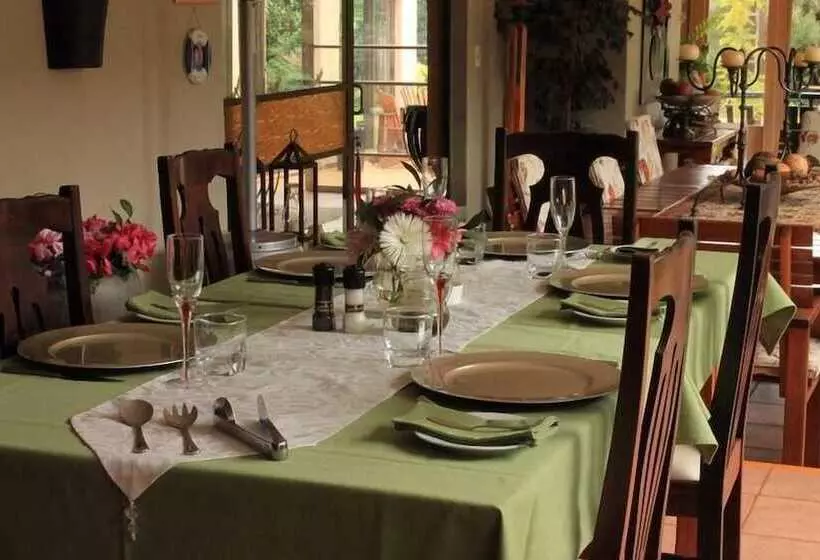 Hotelli Birdsong Guest House