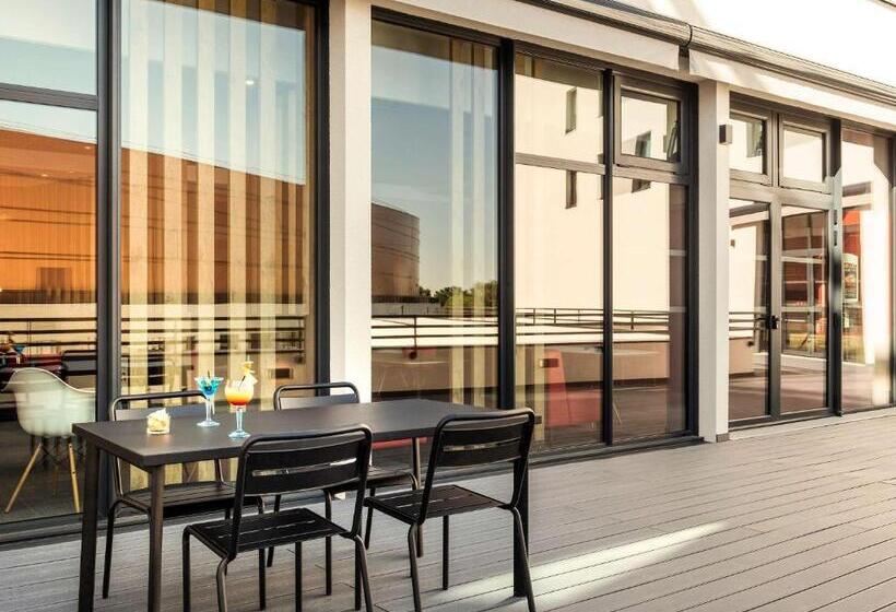 هتل Ibis Saint Quentin En Yvelines Velodrome