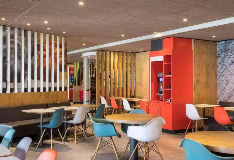 ホテル Ibis Saint Quentin En Yvelines Velodrome